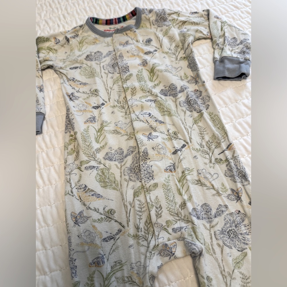 Magnetic Me Pajamas- 9-12M - Picture 2 of 7